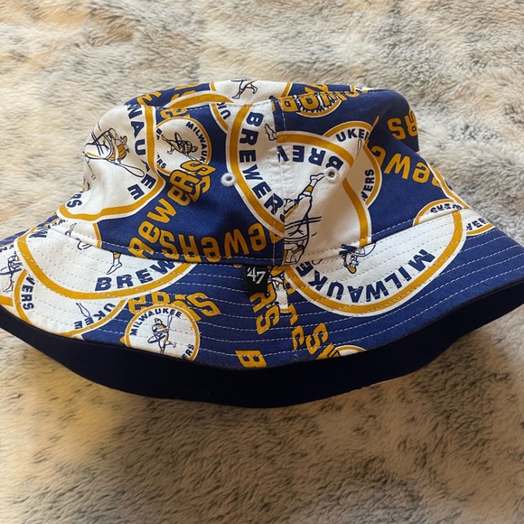 MILWAUKEE BREWERS (in stadium hat) NEVER WORN!! 1 of 50 released - Picture 1 of 3